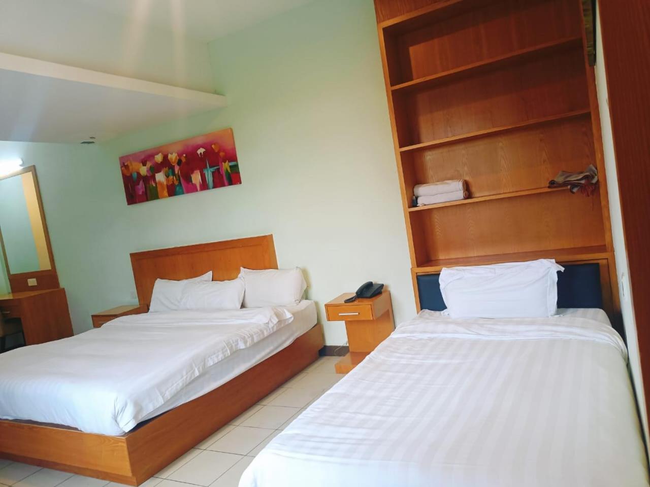 Fratini'S Hotel Лабуан Экстерьер фото
