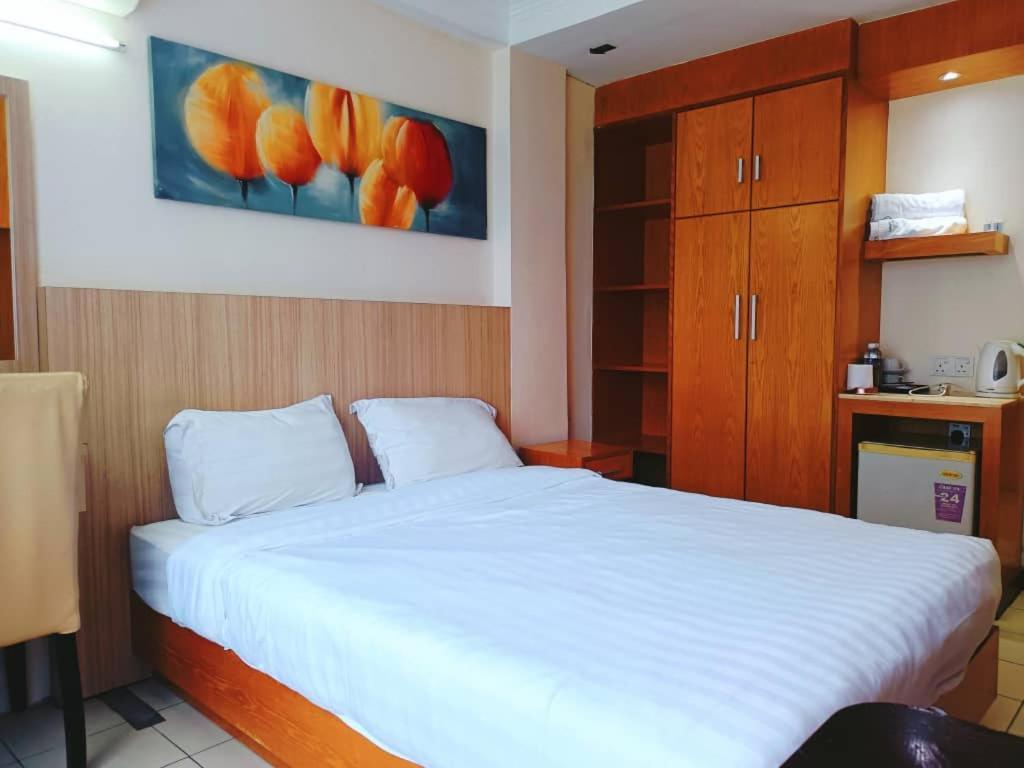 Fratini'S Hotel Лабуан Экстерьер фото